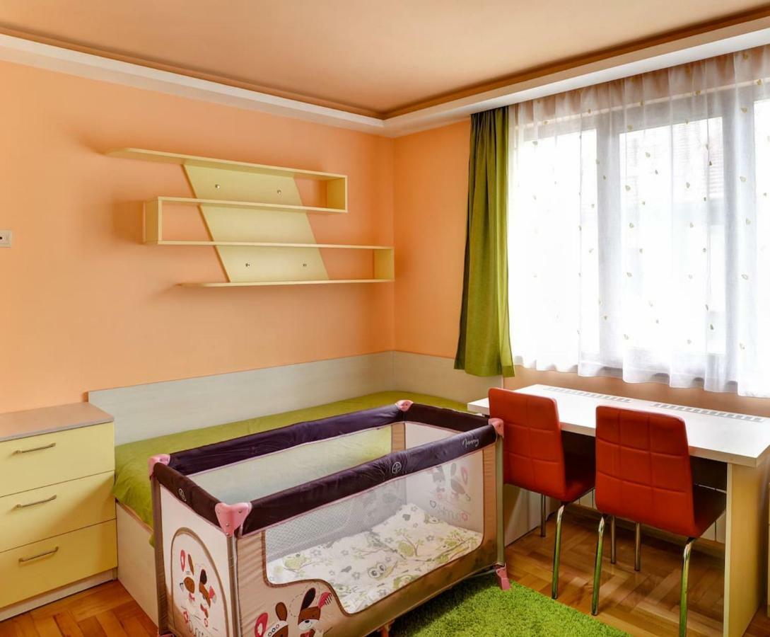 Spacious And Stylish Apartment In The Heart Of Sofia Plus Parking Exterior foto